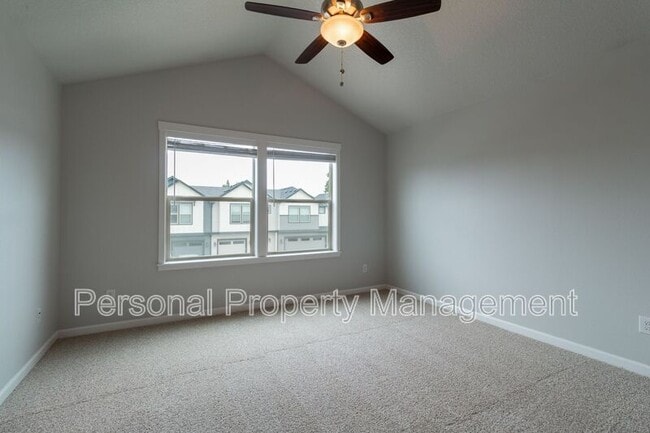 Building Photo - 5828 NE 56th Pl