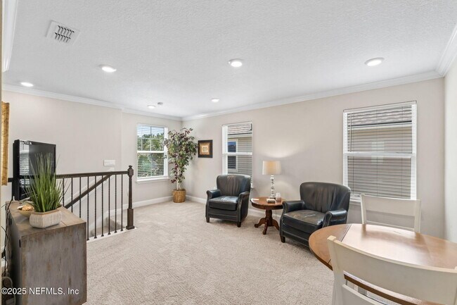 Building Photo - 121 Thistleton Wy