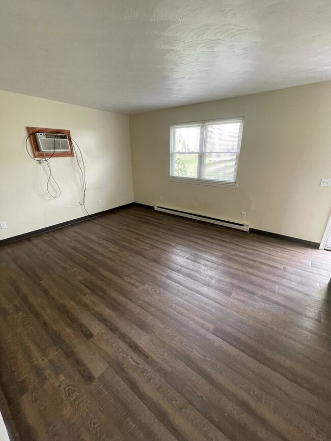 Building Photo - 6465 Frazeysburg Rd