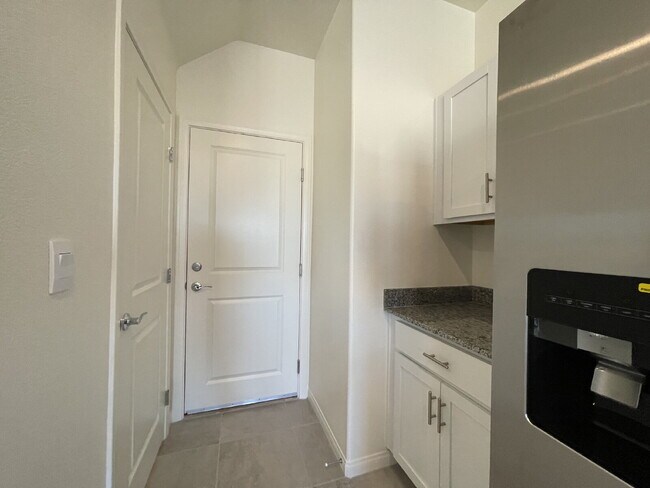 Building Photo - 4 BED 2.5 BATH 2 CAR GARAGE SINGLE FAMILY HOME IN CADENCE, HENDERSON w/ LARGE BACKYARD