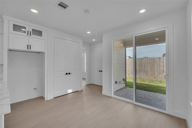 Building Photo - 4320 Avron Dr