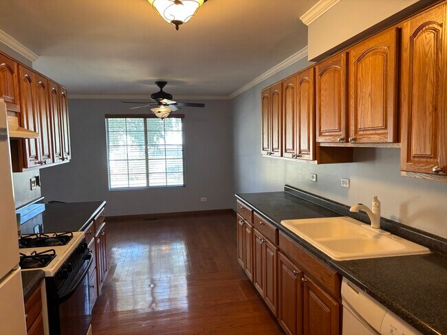 Building Photo - 162 Village Creek Dr