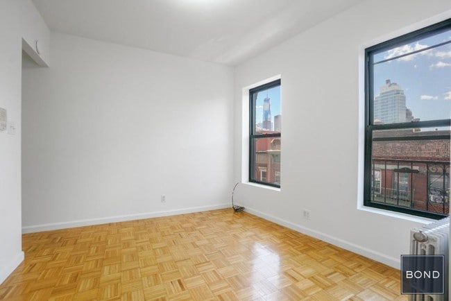 Building Photo - 164 Mott St