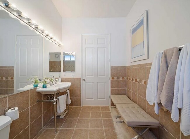 Building Photo - 771 Dry Creek Dr