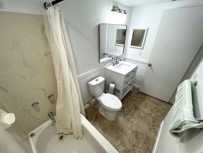 Building Photo - Updated 2-Bedroom Condo in Prime South Kihei Location in Keonekai Villages