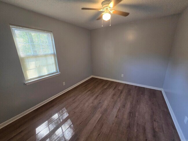 Building Photo - 10318 Independence Ln