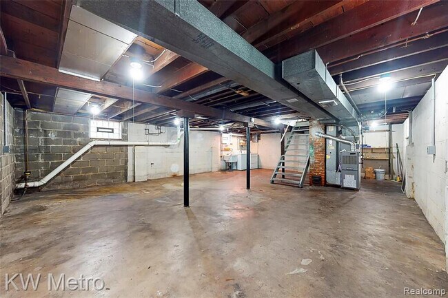 Building Photo - 865 W Marshall St