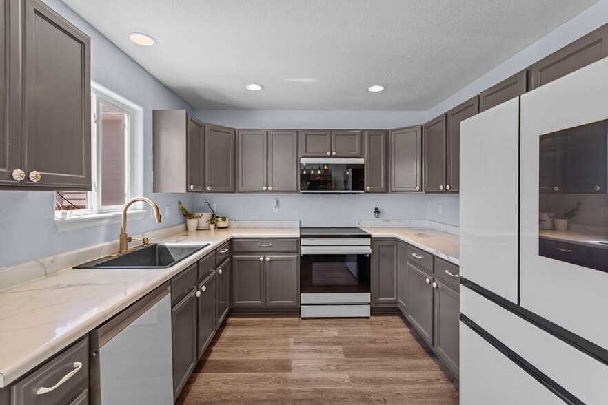 Building Photo - 9466 Shinnecock Ct