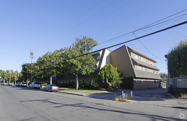 Primary Photo - Iris Garden/ Iris Park Apartments