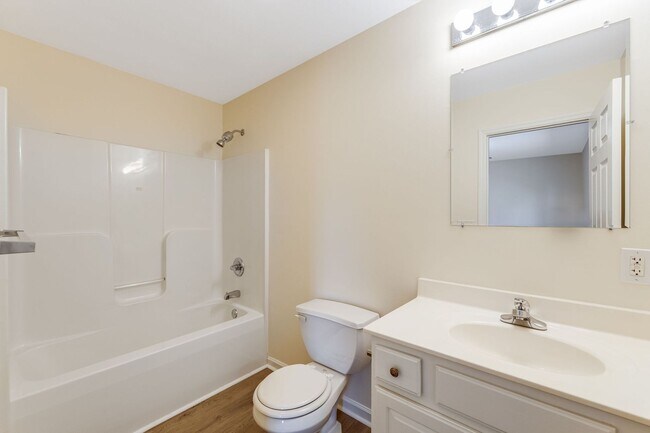 Building Photo - Newly-Updated 3-Bedroom Home in West Ashev...