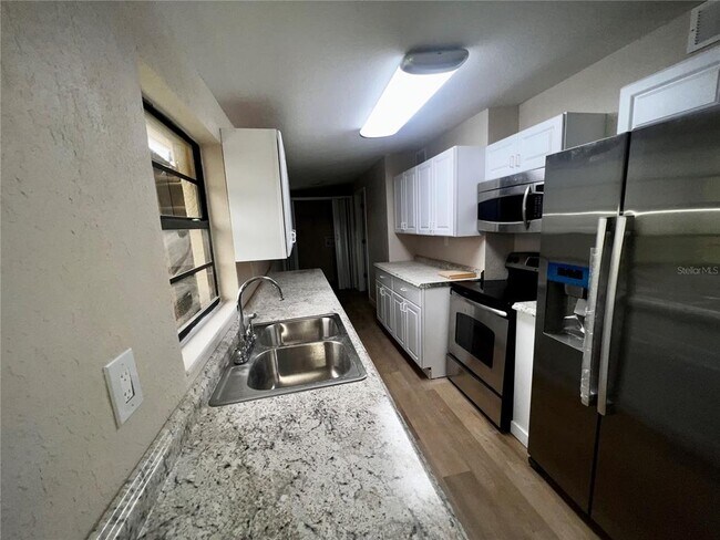 Building Photo - 1822 Harding Ave