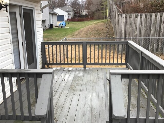 Building Photo - 1687 Deer Run Dr