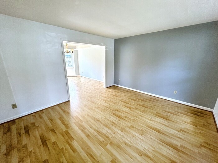 Building Photo - 6432 Goldenrod Ct