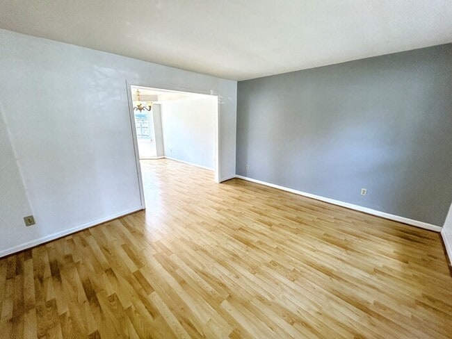 Building Photo - 6432 Goldenrod Ct