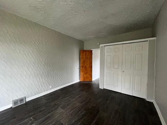 Building Photo - 3889 W.33rd