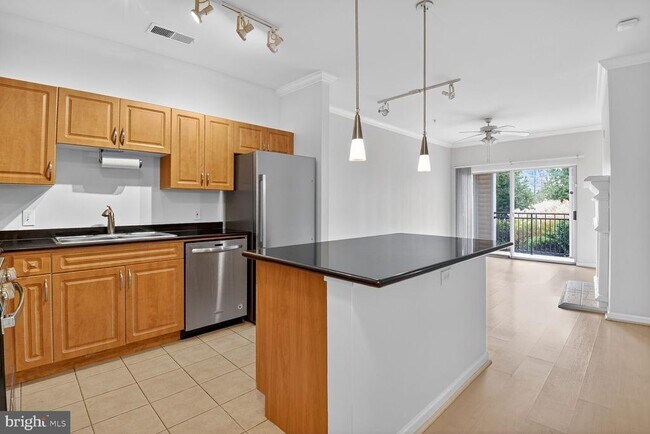 Building Photo - 12905 Centre Park Cir