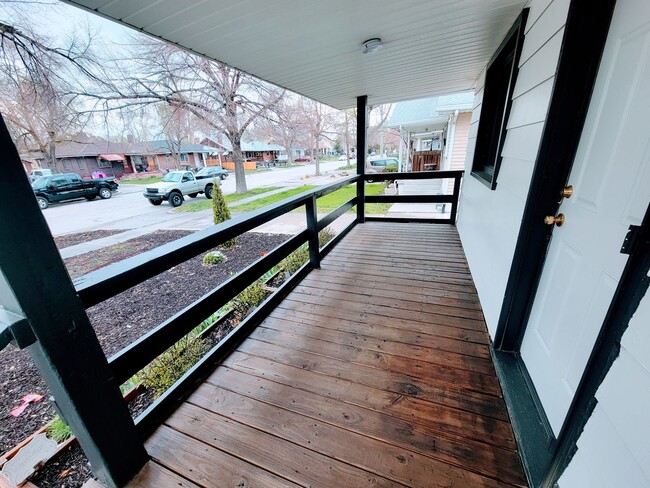 Building Photo - Absolutely STUNNING SLC Home