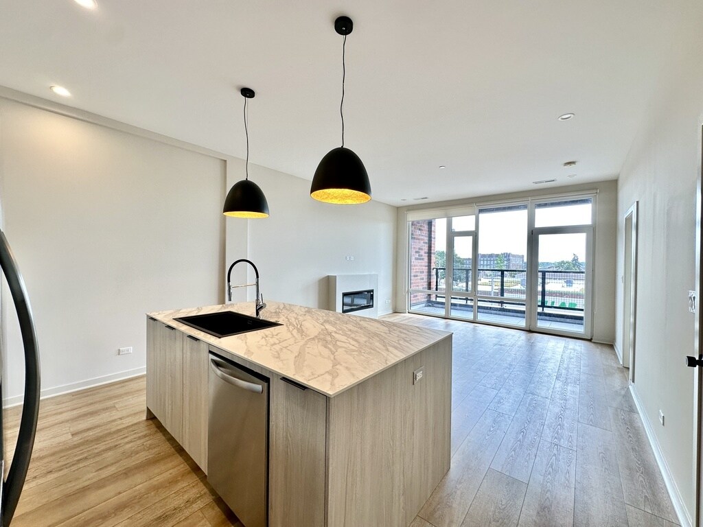 Building Photo - 3215 N Narragansett Ave