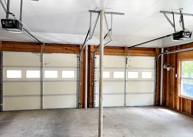 Building Photo - 3 Bed 2 Bath in Jville!