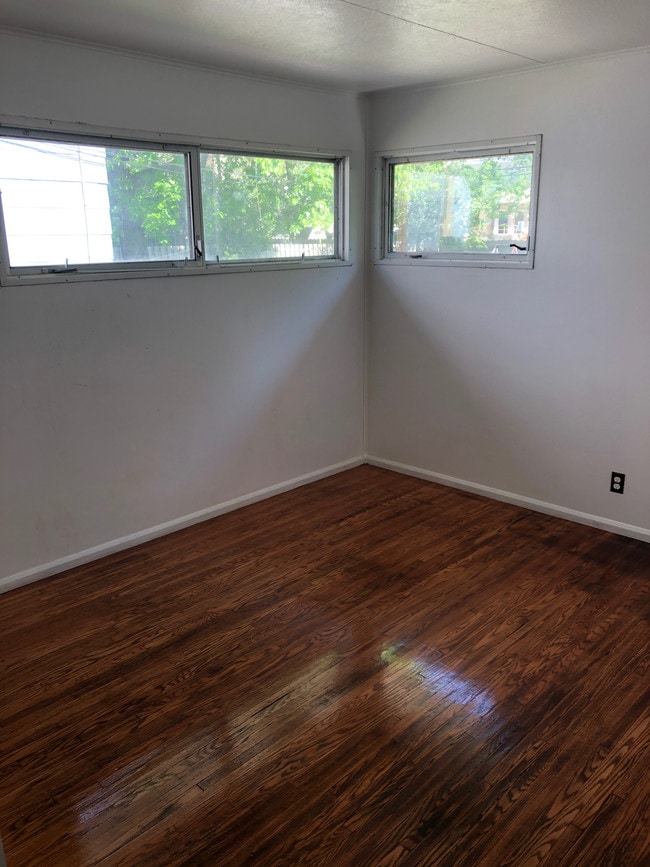 Building Photo - 242 Hampton Pkwy