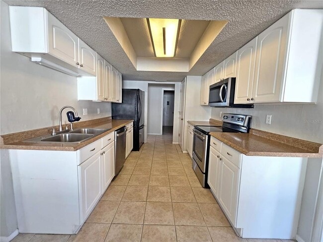 Building Photo - 1770 Elm Dr