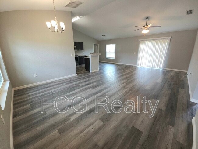 Building Photo - 525 Marion Oaks Ln