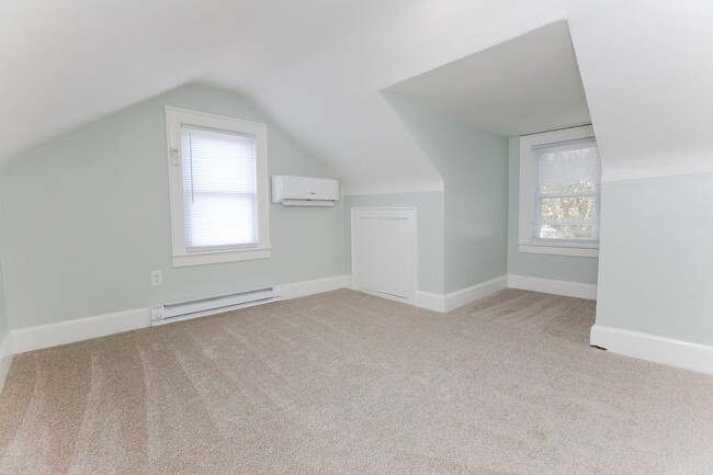 Building Photo - Charming Bungalow