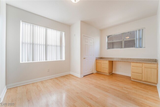 Building Photo - 8000 W Badura Ave