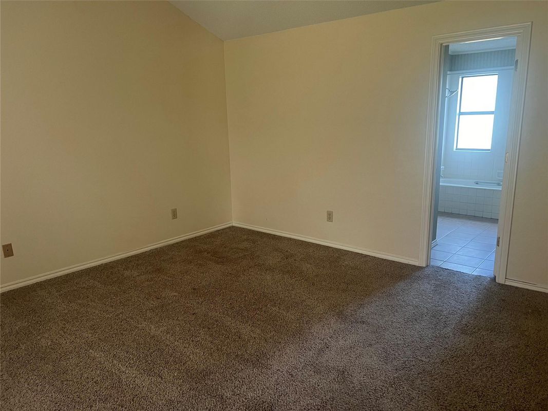 Building Photo - 1 Lakeway Dr