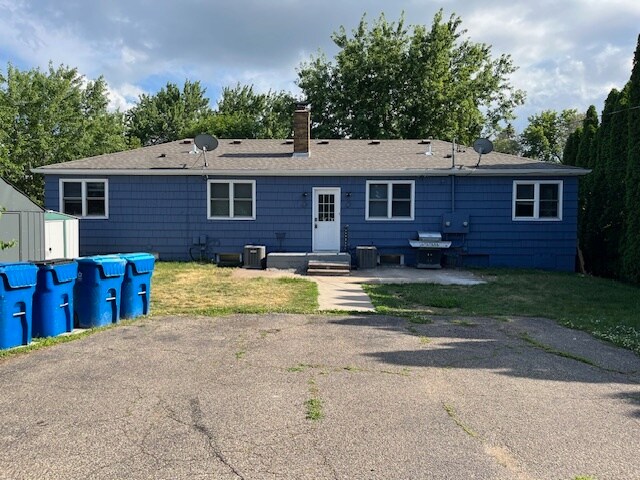 Building Photo - 77 Logan Ave W