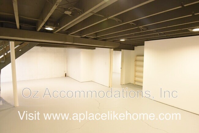 Building Photo - 3131 N 63rd St