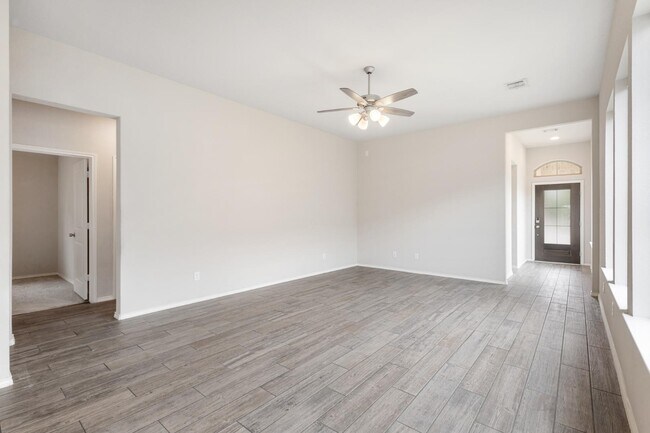 Building Photo - 2630 River Pointe