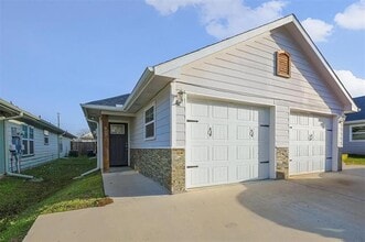 Building Photo - 607 E Carter St