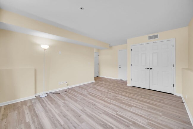 Building Photo - 1476 Manning Ave