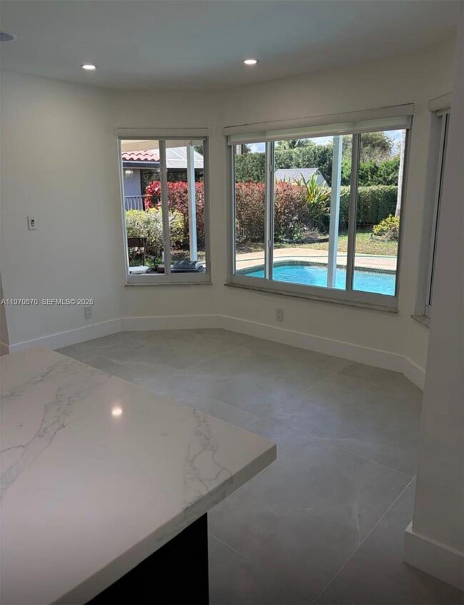 Building Photo - 801 Amherst Ave