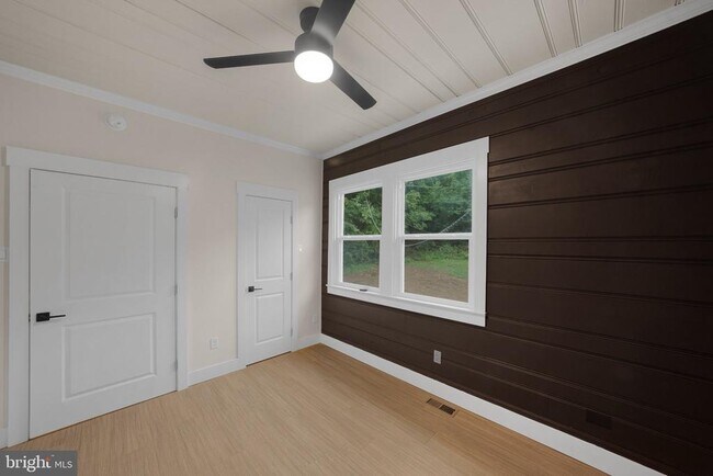 Building Photo - 71 Dreamland Park Dr