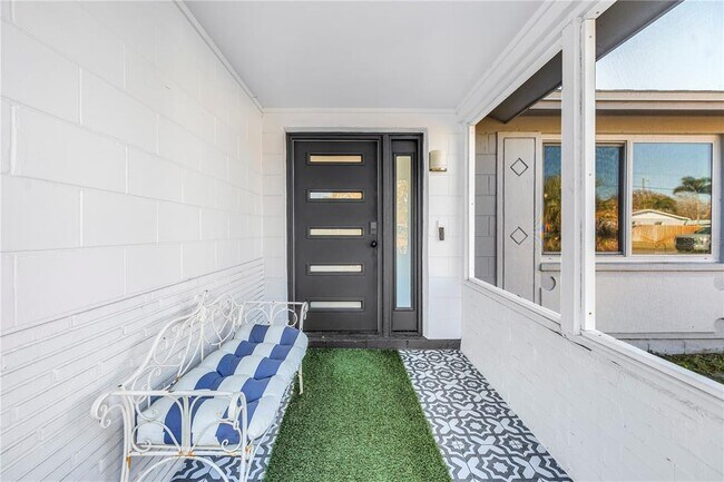 Building Photo - 354 74th Ave NE