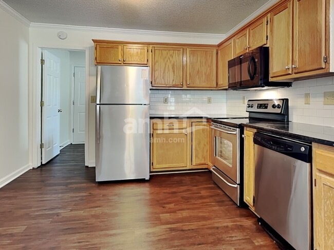 Building Photo - 3023 Laurelwood Dr