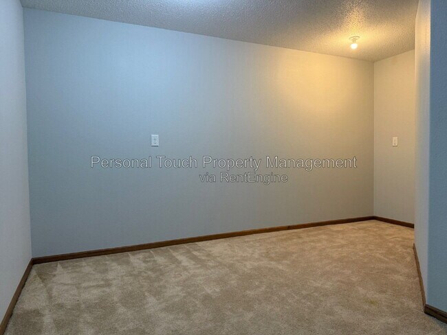 Building Photo - 3539 Woodbury Ct S
