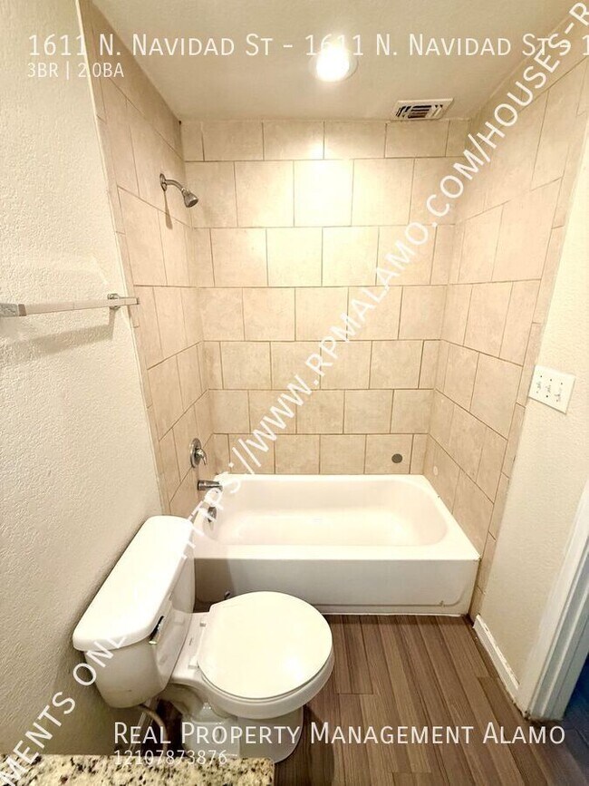 Building Photo - 1611 N Navidad St