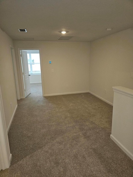 Building Photo - 621 Salisbury Cir