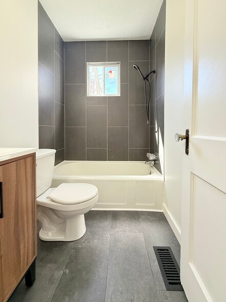 Building Photo - 1745 Allen Ave