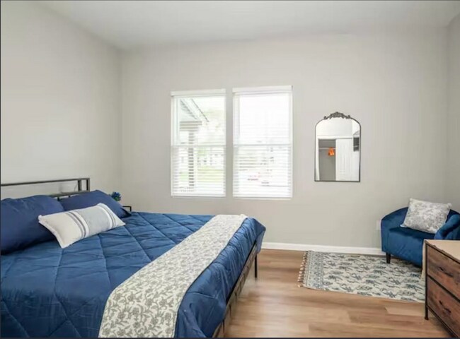 Building Photo - Spacious 5-Bed Furnished Home Near Xavier | Modern Updates, In-Unit Laundry & Off-Street Parking