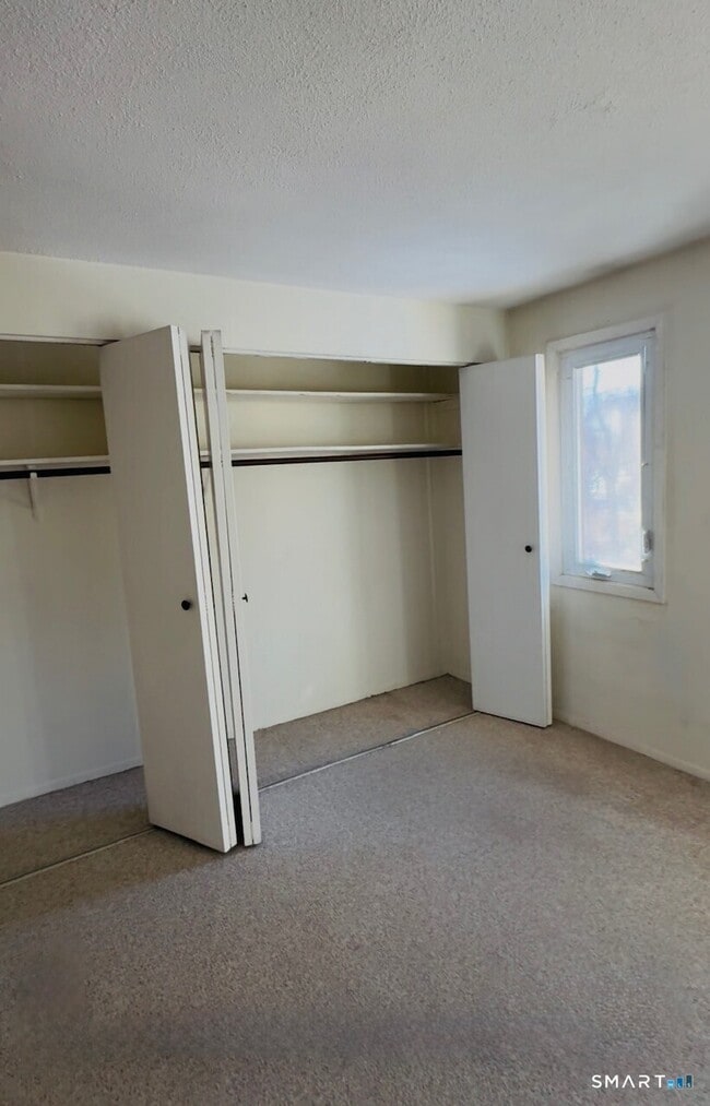 Building Photo - 204 Towne House Rd