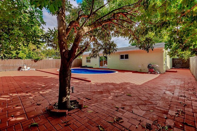 Building Photo - 401 SW 76th Terrace