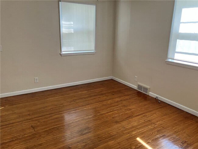 Building Photo - 50 Golf Ave