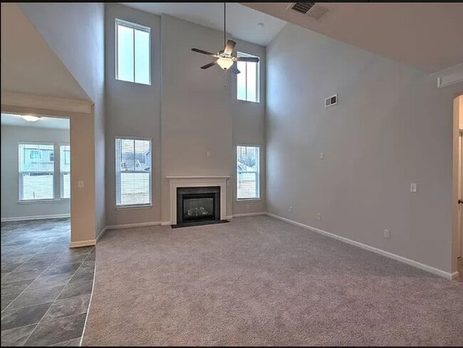 Building Photo - 515 Daisy Hill Ln