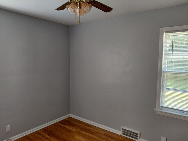 Building Photo - 4 bedroom, 2 full bath bungalow near Cedar and Warrensville