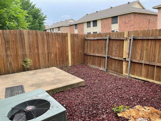 Building Photo - Trails Pl.