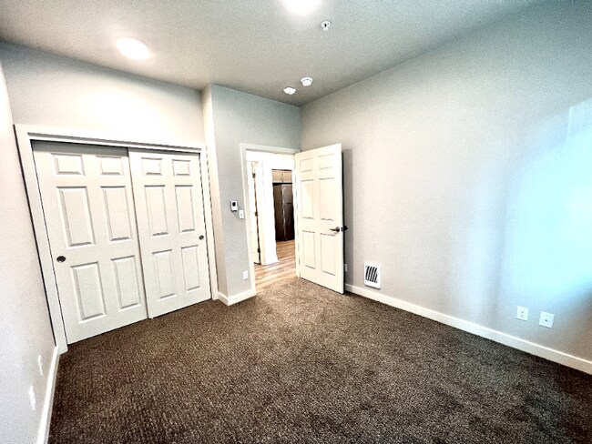 Building Photo - 2330 Yakima Ct